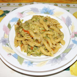 Pasta con zucchine e fiori di zucca